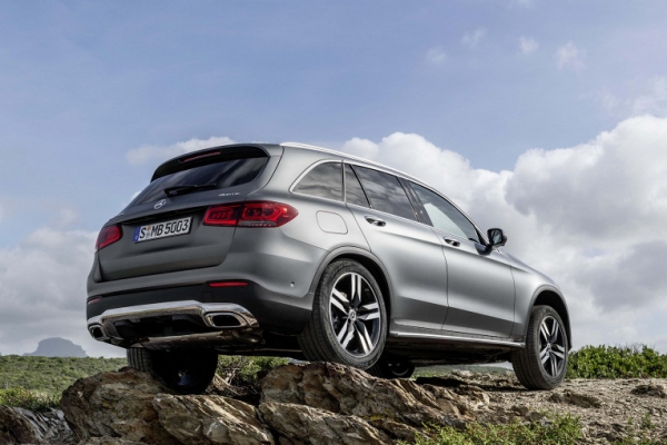 Mercedes озвучил цены рестайлингового GLC для России