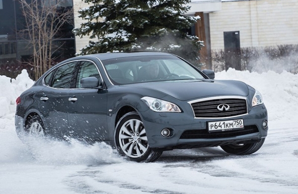 Infiniti в России начала торговать автомобилями через интернет