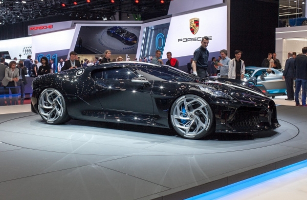 Покупатель самого дорогого Bugatti получит автомобиль только через 2,5 года