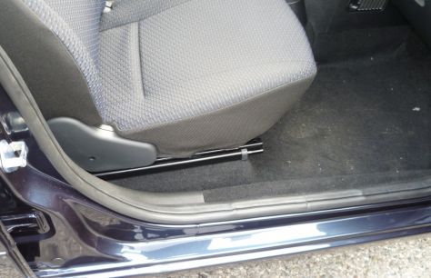 Почему нельзя отодвигать автомобильное кресло до упора назад