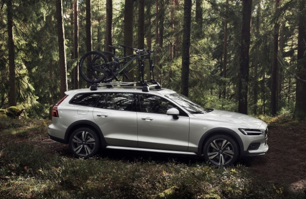 Вседорожный универсал Volvo V60 Cross Country добрался до России с одним мотором