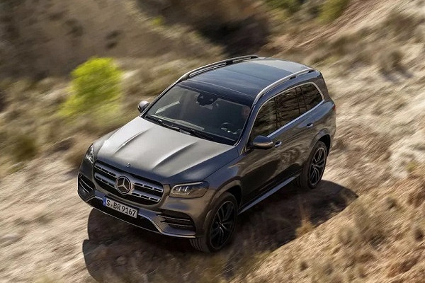 Видео: новый Mercedes-Benz GLS отрывается в пустыне