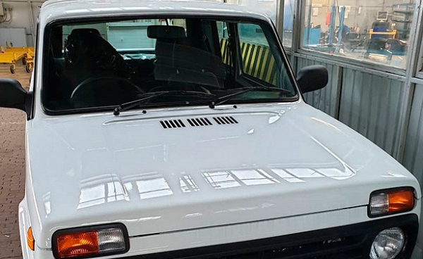 В Сети появились фото праворульной Lada 4x4