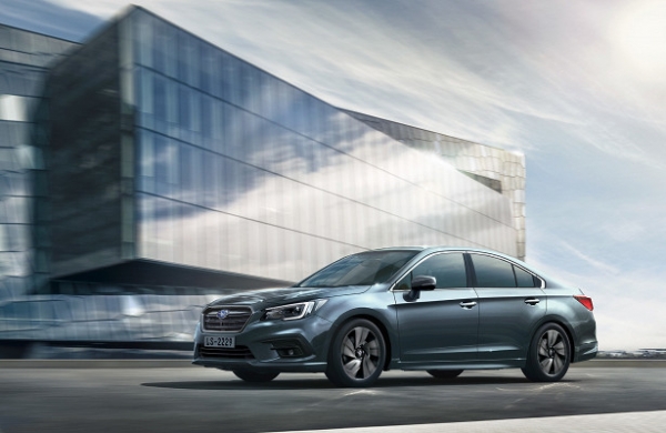 Компания Subaru слегка обновила Legacy в России