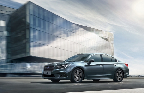 Компания Subaru слегка обновила Legacy в России