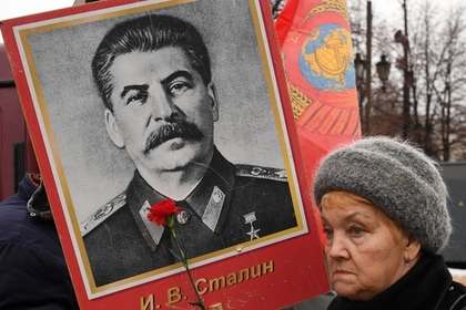 Коммунисты из Новосибирска добились установки бюста Сталина